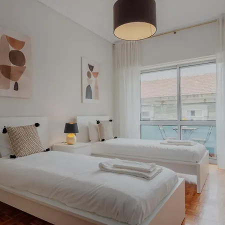 Apartment Sunny And Spacious House, 4bd 3bath Downtown