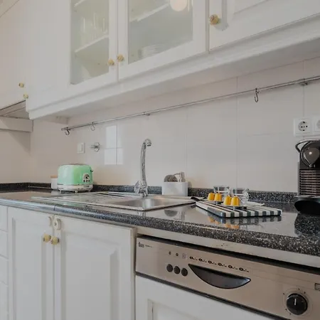 Apartment Sunny And Spacious House, 4bd 3bath Downtown Porto