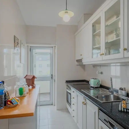 Apartment Sunny And Spacious House, 4bd 3bath Downtown *