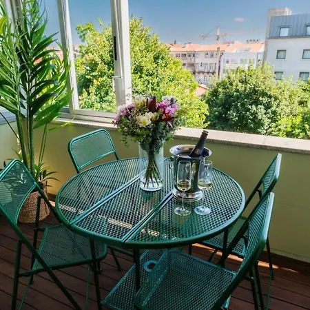 Apartment Sunny And Spacious House, 4bd 3bath Downtown Porto