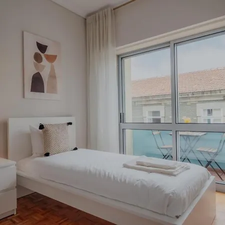 Sunny And Spacious House, 4bd 3bath Downtown Apartment