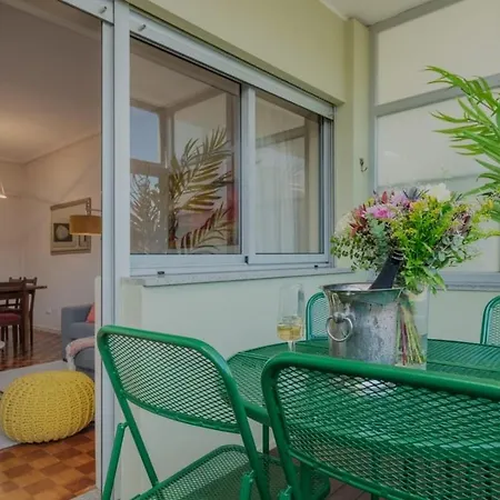 Apartment Sunny And Spacious House, 4bd 3bath Downtown *